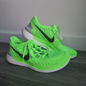 Brand New Nike Free 5.0 Women's Running shoes sz 7
